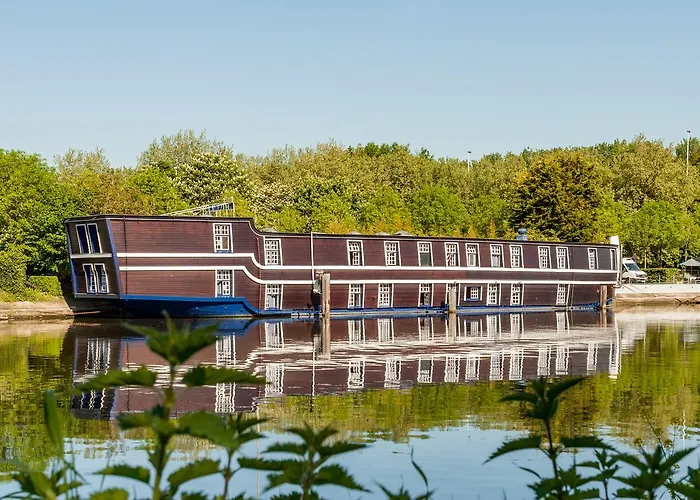 Boat Hotel De Barge